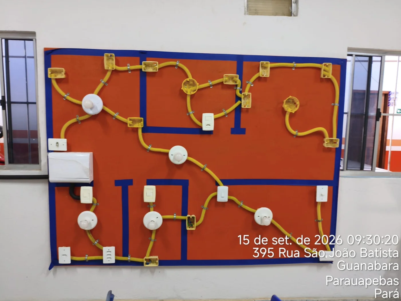 Painel didático de instalações elétricas